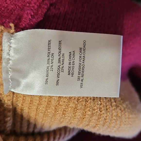 Colorblock Express Sweater - Picture 3 of 4